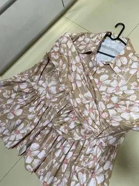 Flower shirt wearing klamby