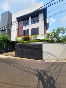 Rumah DIjual Kemang - Pejaten Barat. UNIT BARU, Strategis - Dekat AIS