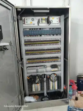 Tukang listrik dan tukang pipa/tukang air