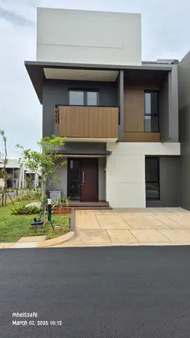 Disewakan rumah Baru di Summarecon Crown Gading