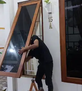 kaca film sekat kaca specialist sticker cutting oneway mobil stiker
