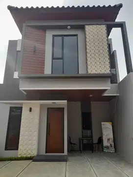 RUMAH KONSEP TROPICAL AKSES 2 MOBIL PERSIS NEMPEL JALAN RAYA