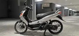 Yamaha matic nouvo z th 2002 silver perak plat N Fullpaper