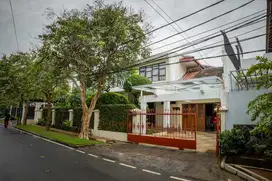 Rumah Kayu Putih: 2 Lantai, LT 513 m2, Lingkungan Elit Rmh Besar Murah