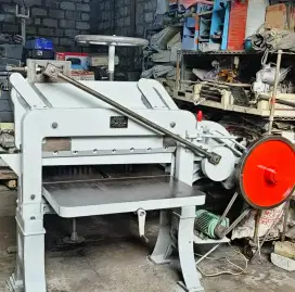 Mesin pemotong kertas DQ 201