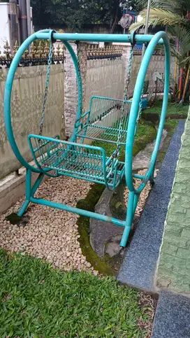 Ayunan outdoor Bekas