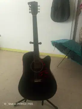 Gitar warna hitam