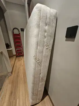Kasur latex bekas ukuran 160x200x25 feel medium hard