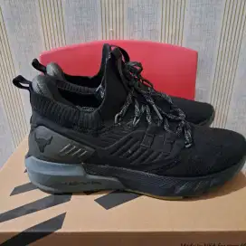 Under Armour Project Rock 3 size 42 slip on bahan knit warna hitam