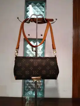 Tas sling mungil Kulit Asli