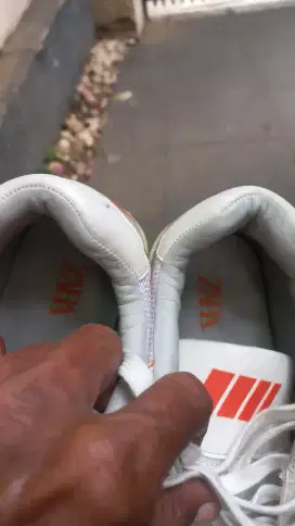 Jual sepatu bekas