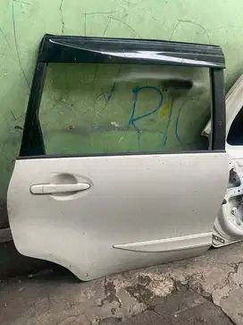 Pintu Depan avanza xenia kanan/kiri ada kaca