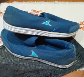 Power Play On warna Biru