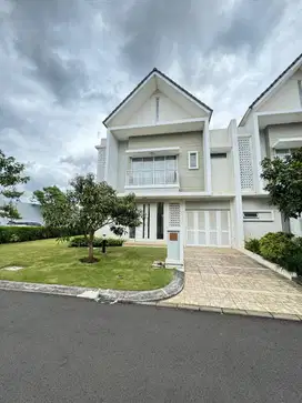 RUMAH 2 LANTAI HOEK CLUSTER AMANDA, SUMMARECON BANDUNG