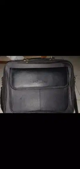TAS  KULIT   MERK  AGBA PACY
