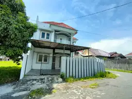 DIJUAL RUMAH HOOK DIPERUMAHAN GRIYA MAHKOTA