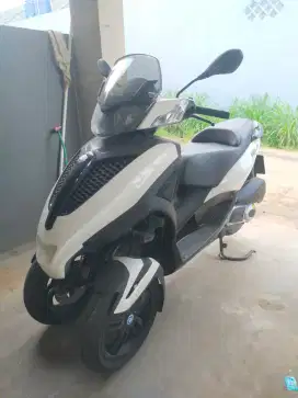 Dijual Piaggio MP3 Yourban 300cc 2014 Full Ori
