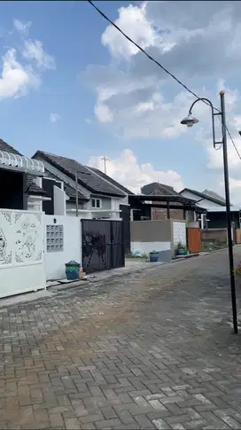 Rumah 2 Lantai Posisi Hook Siap Huni Di Poros Jalan raya kota malang