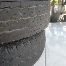 Ban tubeless R13