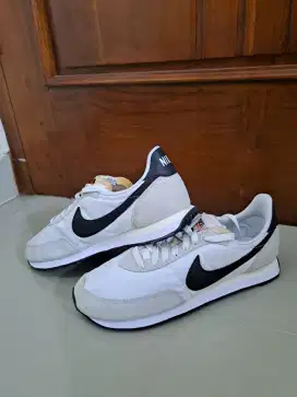 Nike Men's Waffle Trainer 2 size 41 putih kondisi baru