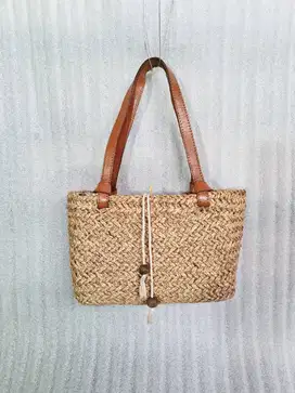 Tas anyam wanita