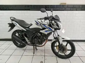 Cb150r tahun 2013 lengkap orisinil bagus mesin halus
