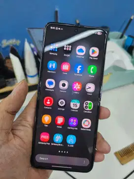 Samsung z flip 4 8/128 sein