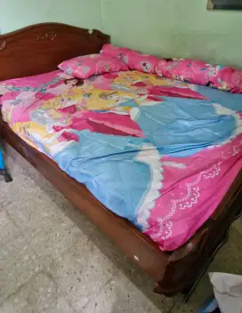 Tempat tidur kayu jati bonus springbed kondisi bagus dan kokoh