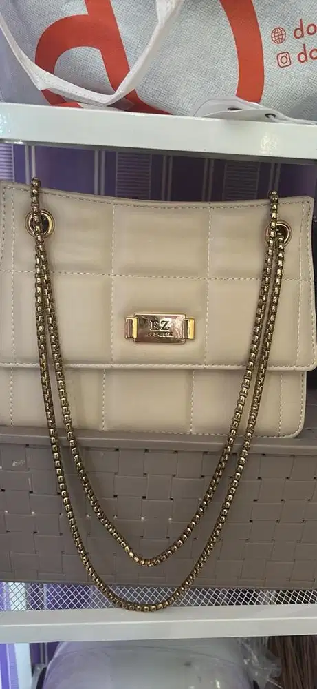 Tas elizabeth masih keliahatan new