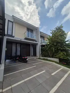 Jual rugi rumah bagus 2 lantai rapih bersih citra grand CBD Cibubur