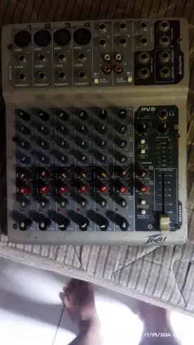 Mixer peavey pv8