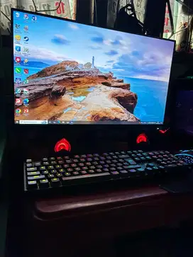 Komputer PC gaming editor