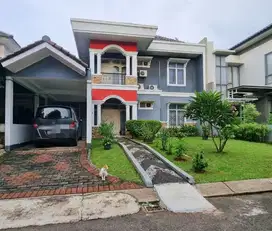 Dijual cepat rumah 2 lantai depan taman di cluster depan Kota Wisata
