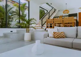 MODERN PERERENAN VILLA: STYLISH LIVING IN A TROPICAL HAVEN
