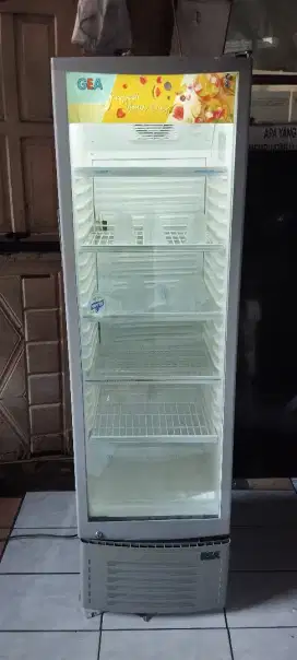 SHOW CASE pendingin minuman merk RSA