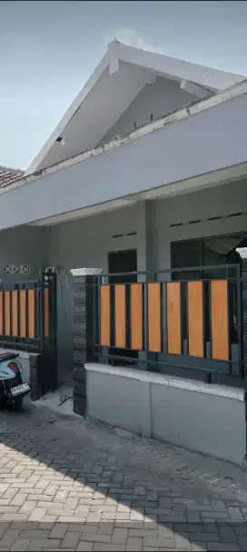 DIJUAL RUMAH LOKASI STRATEGIS DEKAT JEC