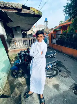 Cari pekerjaan apa saja yg halal
