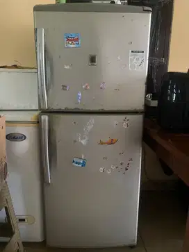 KULKAS 2 PINTU Rp 1.000.000