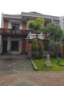 172.  Dijual Rumah di Graha Family Surabaya