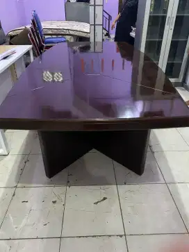 Meja Meeting Oval