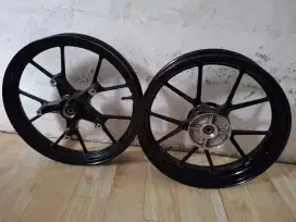 Jual velg suzuki GSX R150 depan belakang original copotan motor