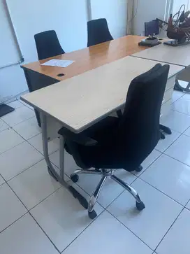 Dijual cepat set meja + kursi kantor informa