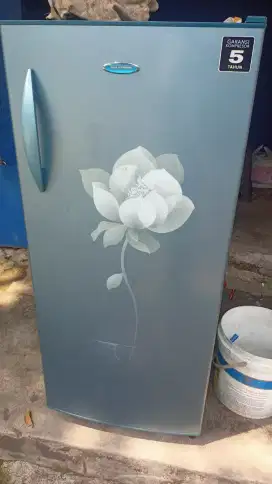Dijual kulkas bekas siap pake