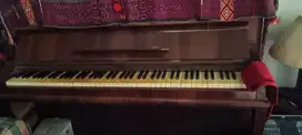Piano upright Niendorf asli klasik.. suara mantap, pencetan toots ok.