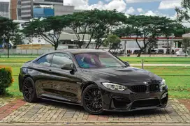 BMW M4 F82 2015 - 2016 Hitam