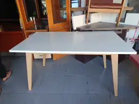 Meja Makan Seken