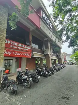 Shophouse 3 Floor In the side of Main Road For Rent, Sanur area