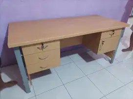 Meja kerja 1 biro