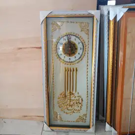 Jam kaligrafi model timbul