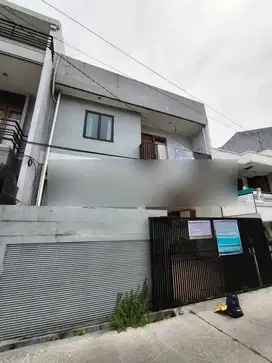 Rumah Green Ville 120m2, 2.5 tingkat row 2 Mobil Bisa KPR Jakarta Bara